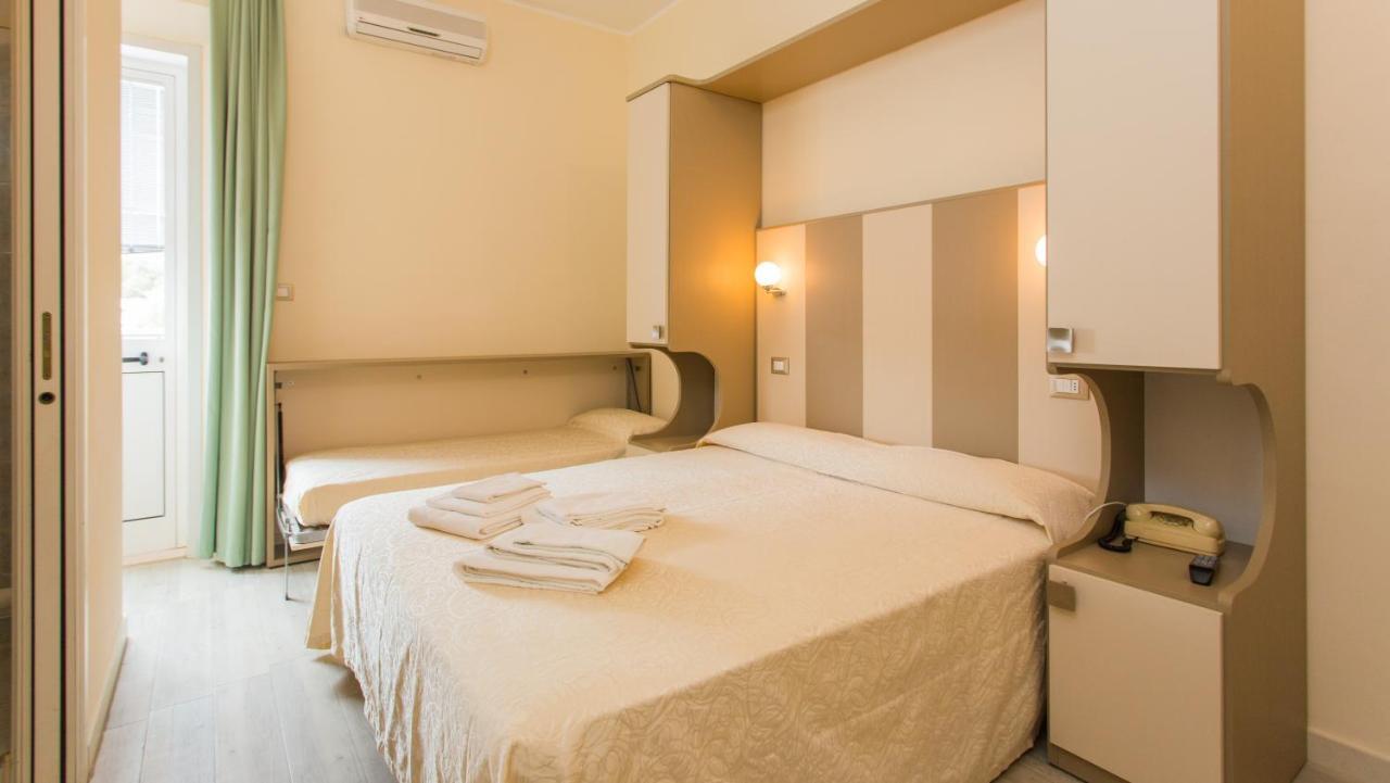 Hotel Trieste Cesenatico Zimmer foto