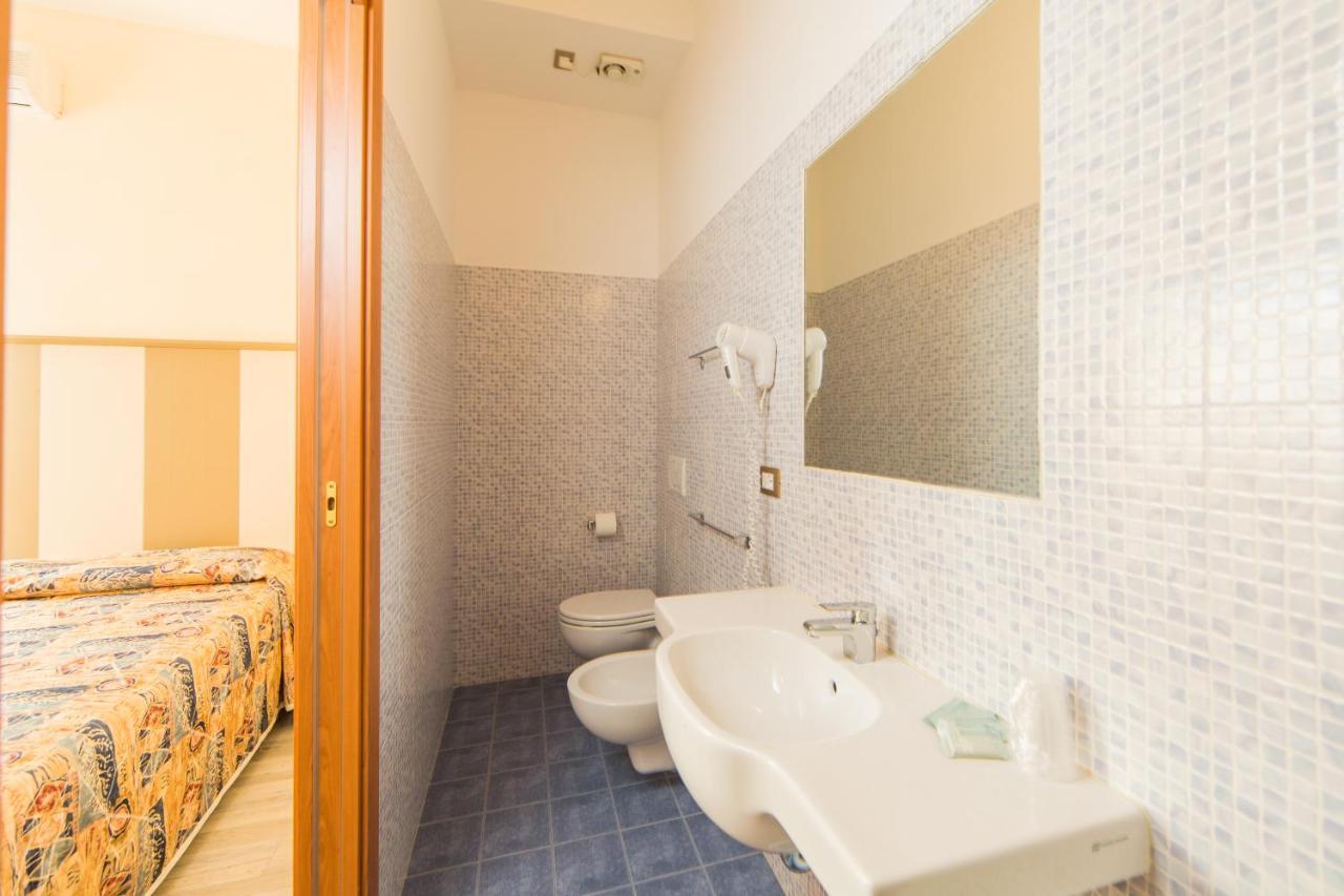 Hotel Trieste Cesenatico Zimmer foto