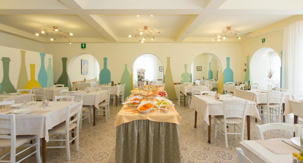 Hotel Trieste Cesenatico Exterior foto